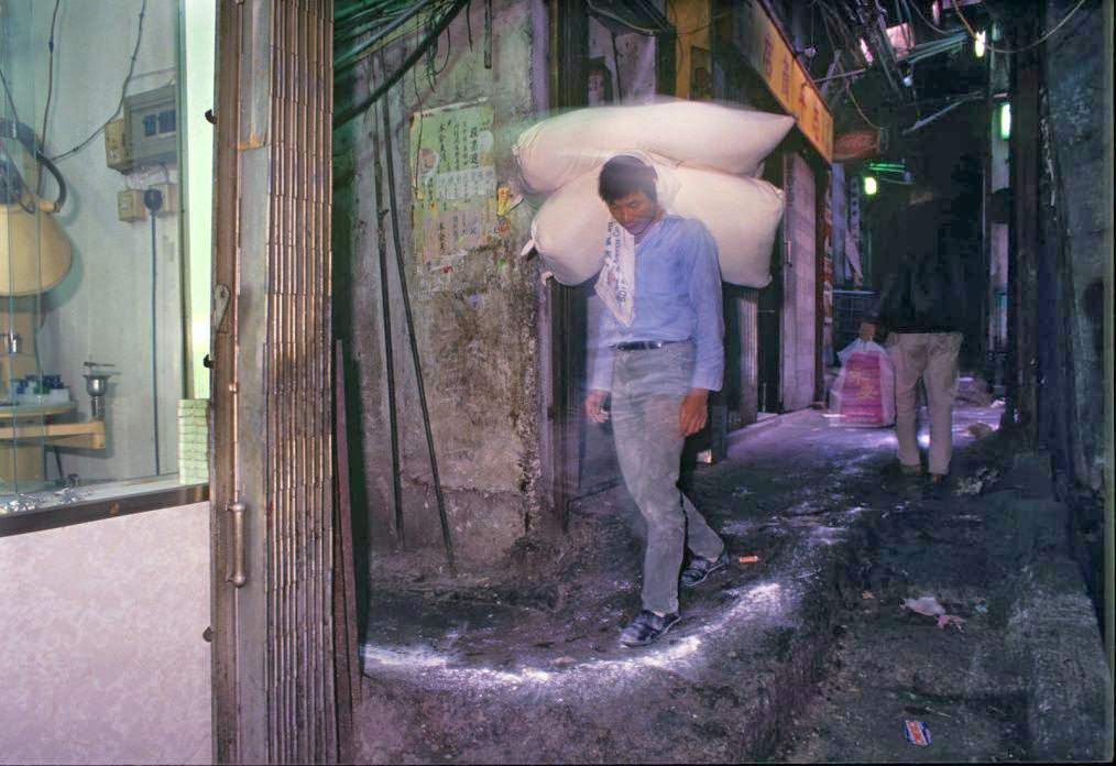 Life Inside the Kowloon Walled City in the 1980s