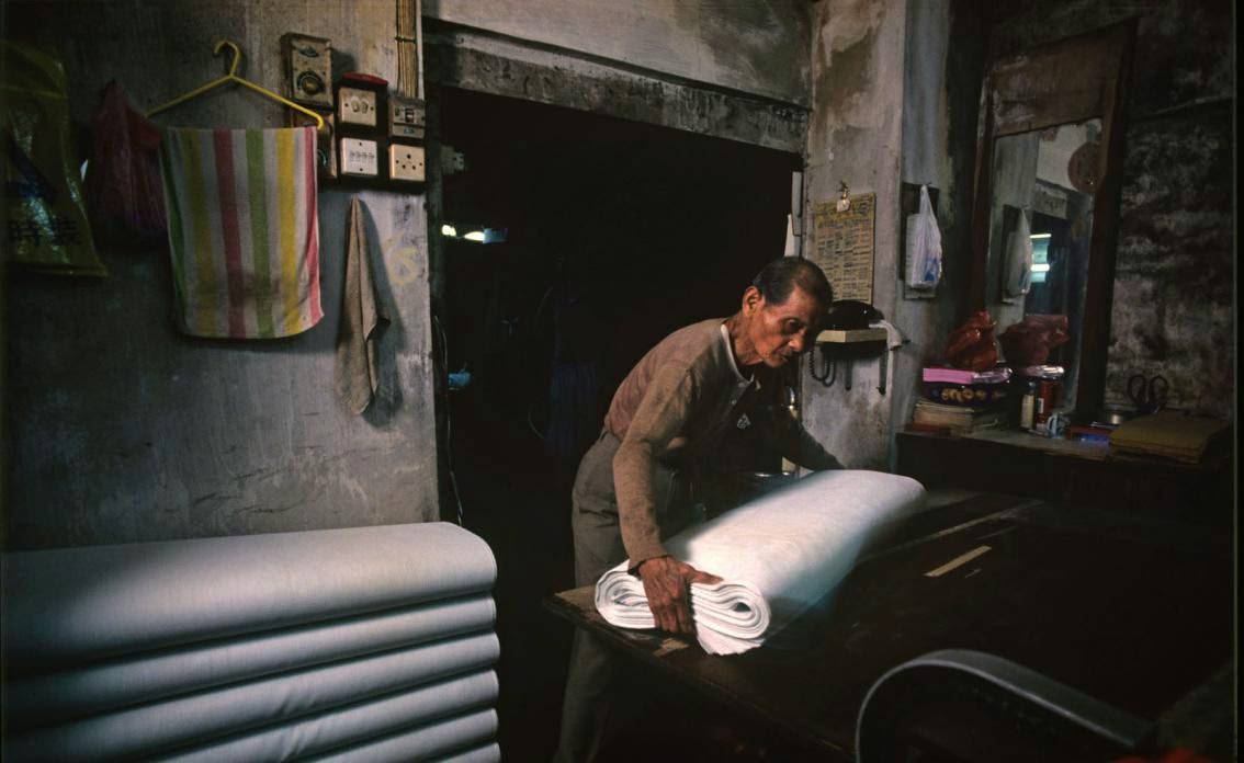 Life Inside the Kowloon Walled City in the 1980s