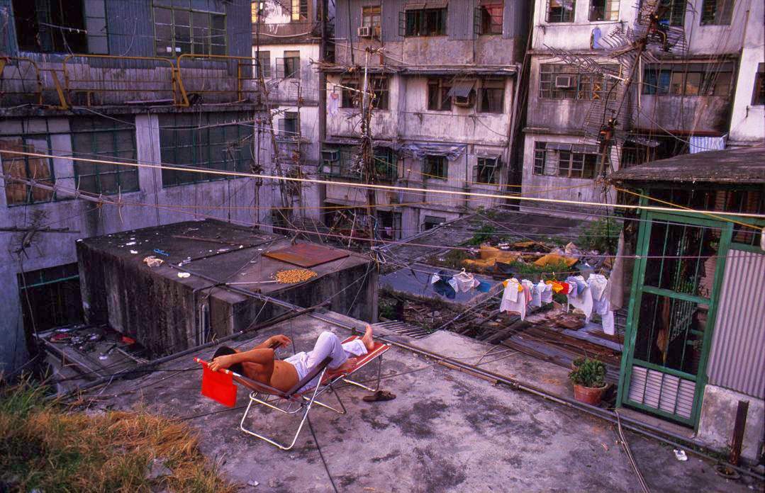 Life Inside the Kowloon Walled City in the 1980s