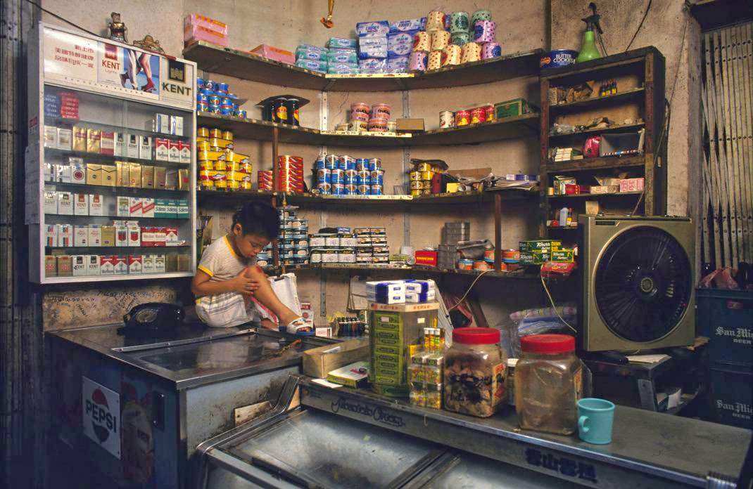 Life Inside the Kowloon Walled City in the 1980s