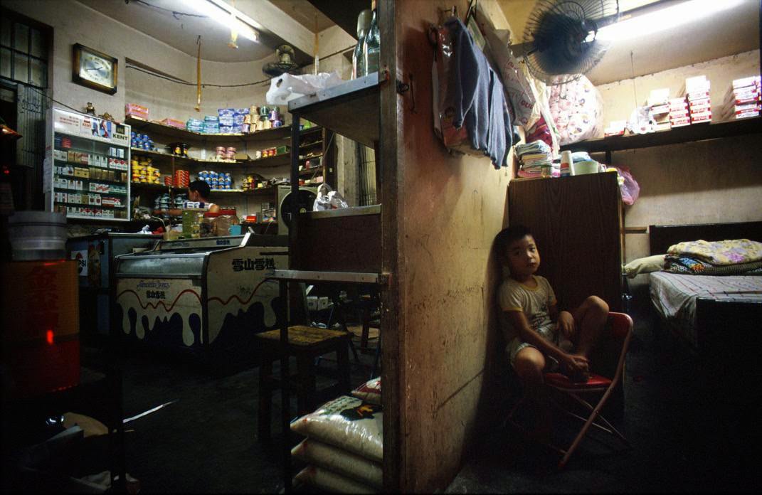 Life Inside the Kowloon Walled City in the 1980s
