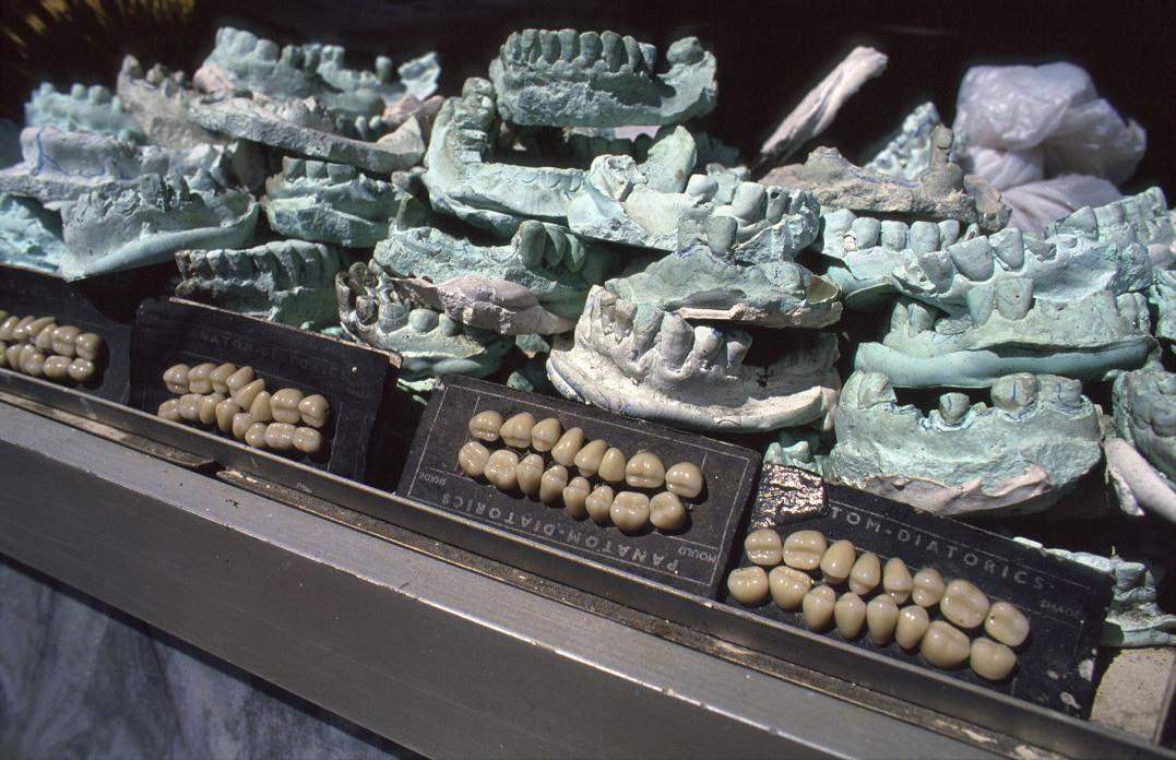 Life Inside the Kowloon Walled City in the 1980s