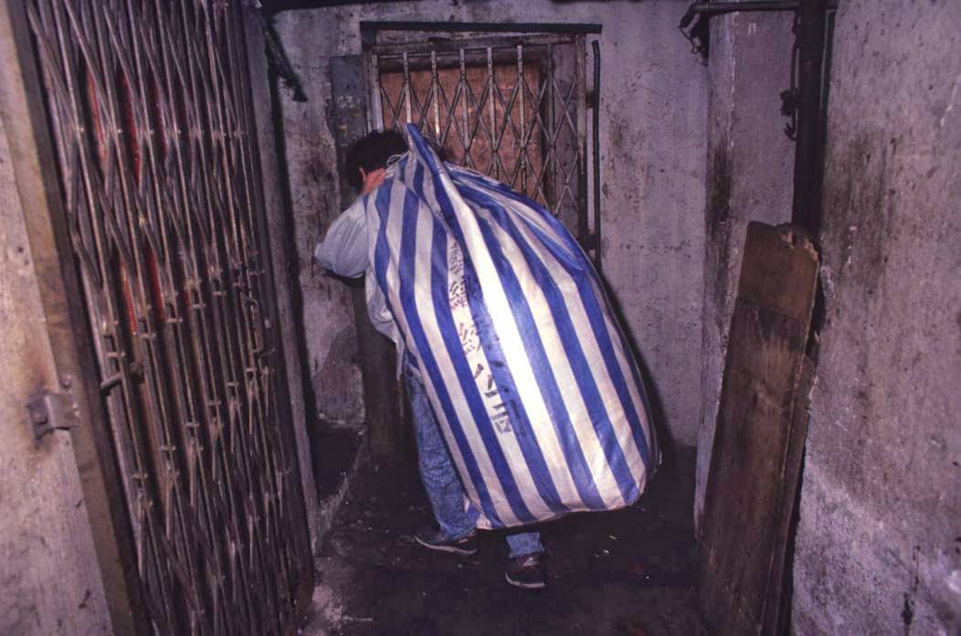 Life Inside the Kowloon Walled City in the 1980s