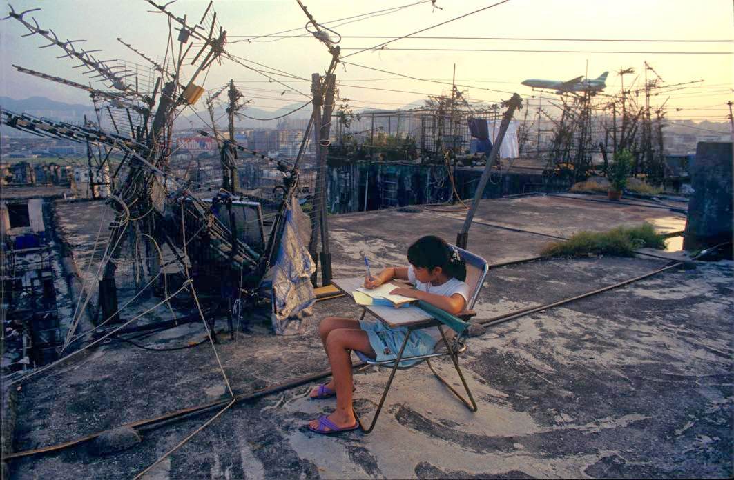 Life Inside the Kowloon Walled City in the 1980s