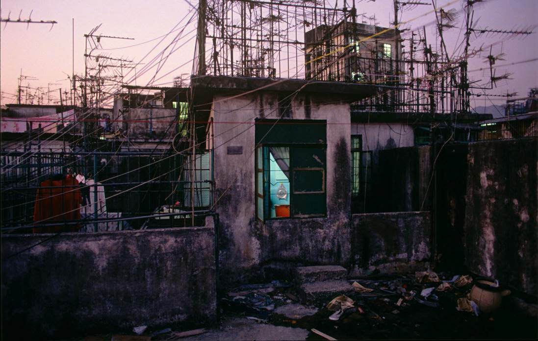 Life Inside the Kowloon Walled City in the 1980s