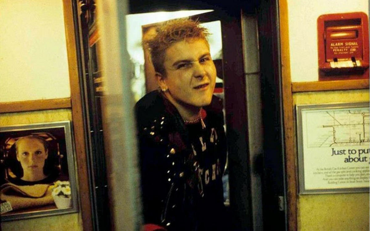 A Look at the London Underground in the 1970s and 1980s Through Bob Mazzer's Lens