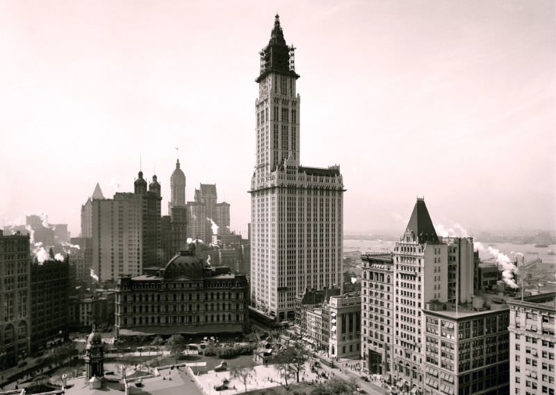 Woolworth Building under construction, New York, 1913.