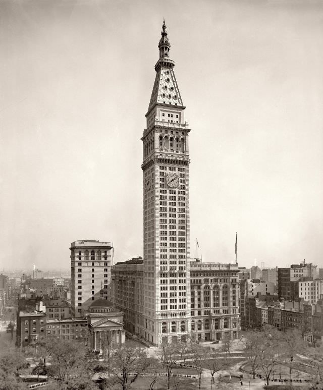 Metropolitan Life Building, Madison Square, New York, 1910.