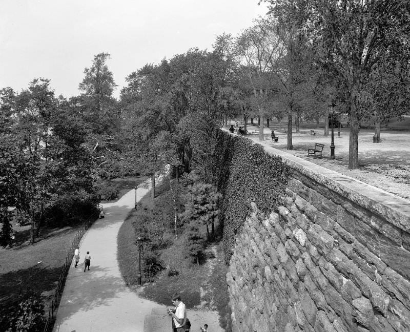 Riverside Park, New York, 1910s.