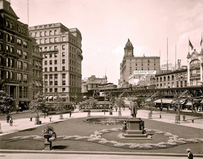Washington Street from Fulton with the Henry Ward Beecher statue, Brooklyn, New York, 1910s.
