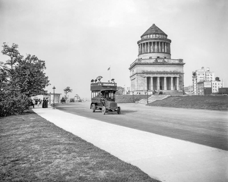 Grant's Tomb and a "rubber-neck auto" on Riverside Drive, New York, 1911.