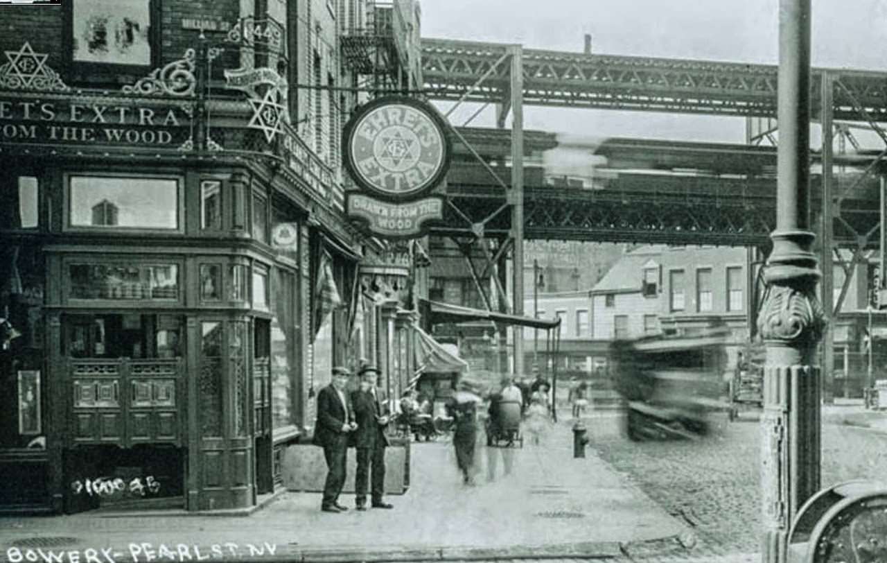 Pearl Street at William Street, 1915.