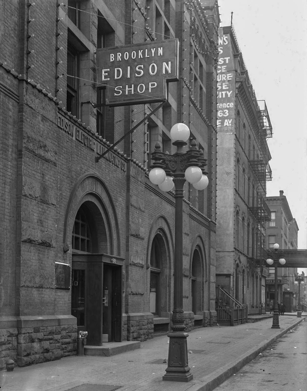 Brooklyn Edison Shop, 360 Pearl Street, Brooklyn, 1917.