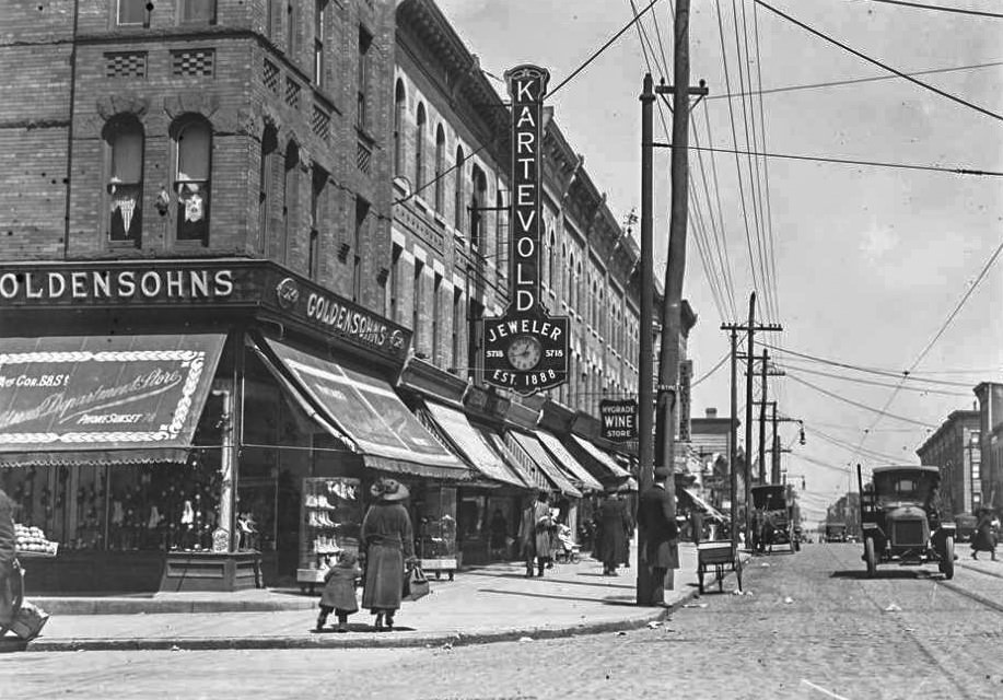 Brooklyn, 5th Avenue at 58th Street, looking north, 1919.
