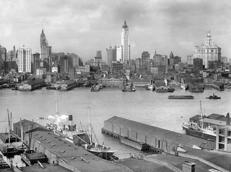 Manhattan skyline from Brooklyn, showing the Singer Building, Woolworth tower, and Municipal Building, 1912.
