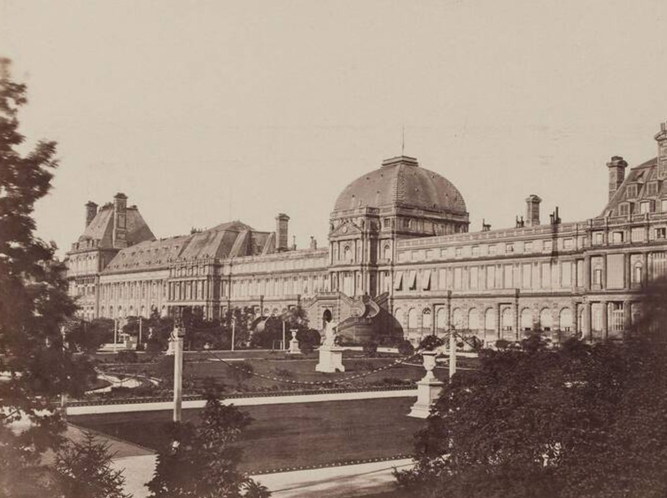Front garden of the Tuileries Palace, taken from the dock, 1st arrondissement, Paris, 1860s