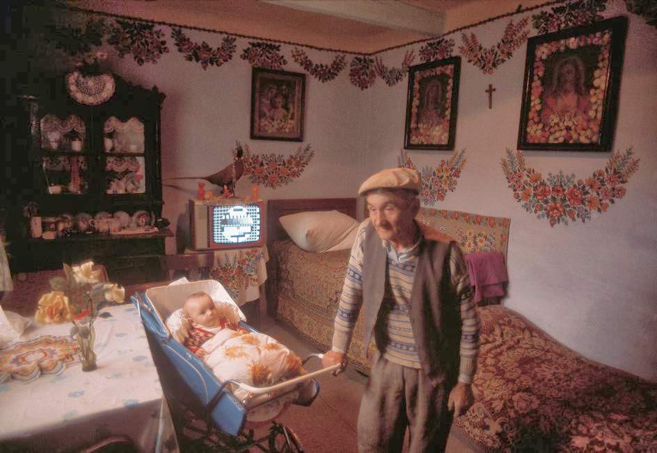 Stunning Vintage Photos Show Life in Poland in the Early 1980s