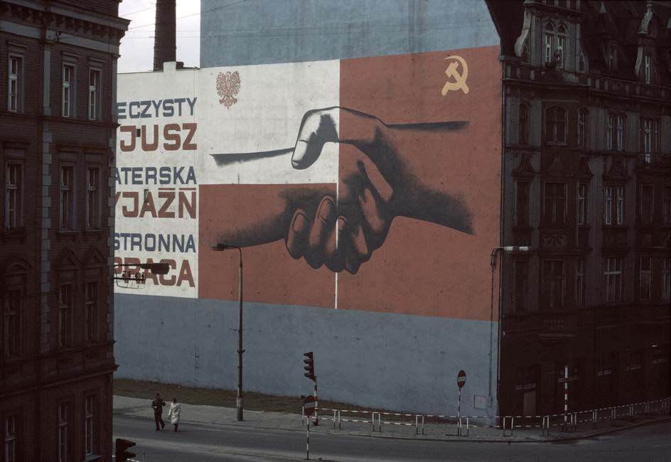 Stunning Vintage Photos Show Life in Poland in the Early 1980s