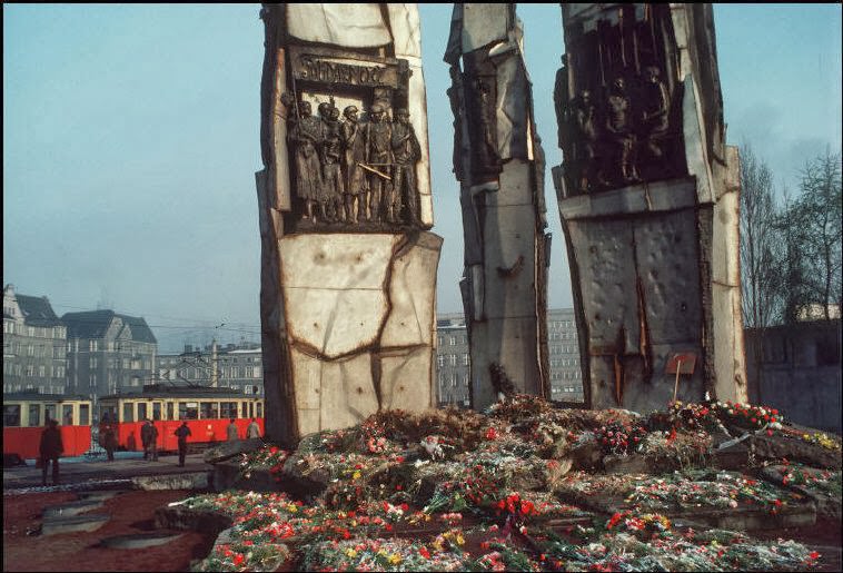 Stunning Vintage Photos Show Life in Poland in the Early 1980s
