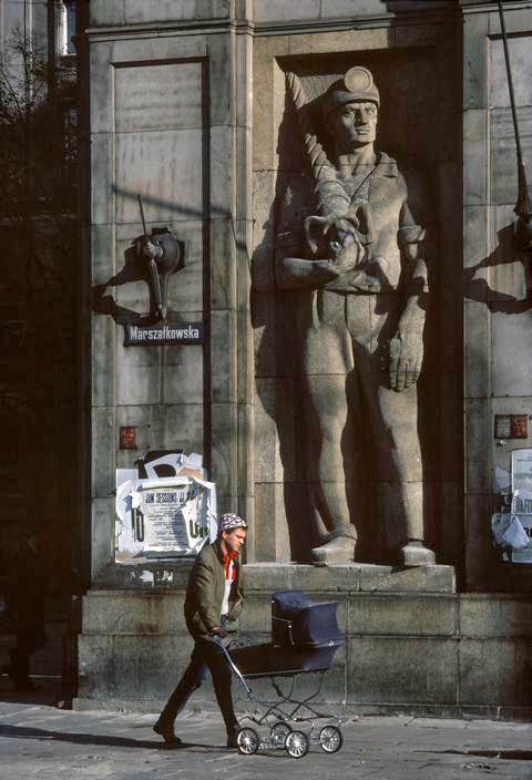 Stunning Vintage Photos Show Life in Poland in the Early 1980s