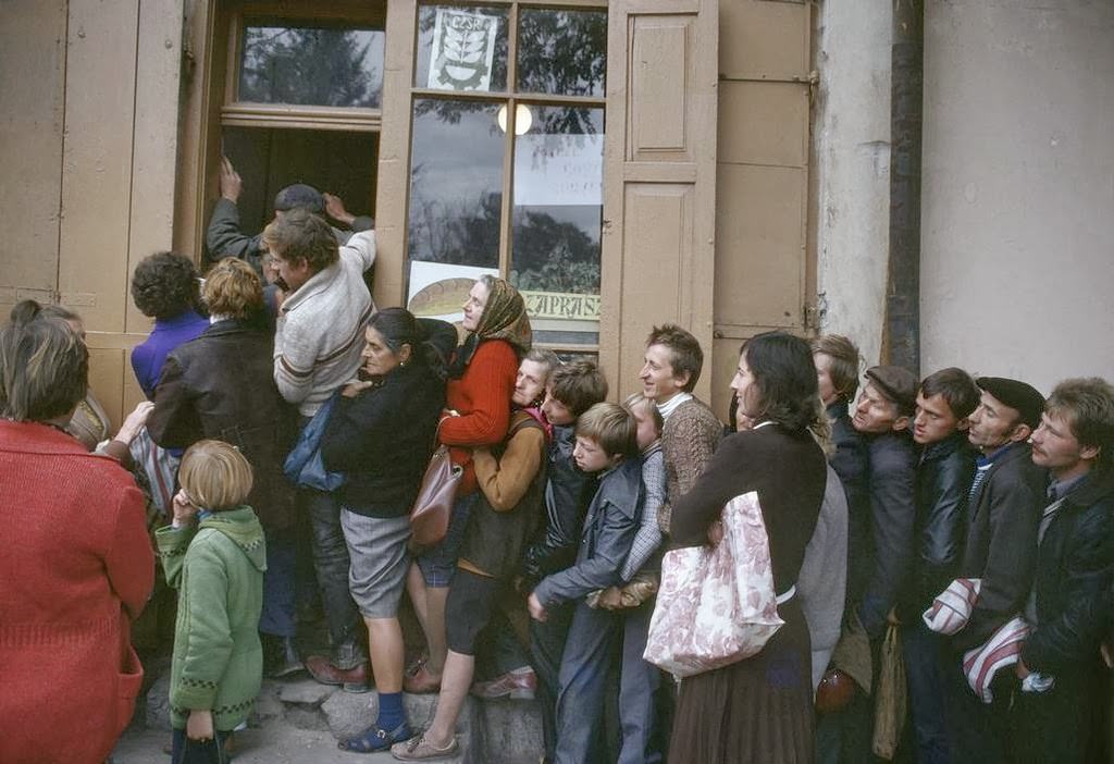 Stunning Vintage Photos Show Life in Poland in the Early 1980s