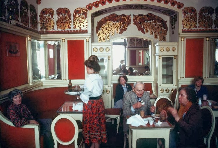 Stunning Vintage Photos Show Life in Poland in the Early 1980s
