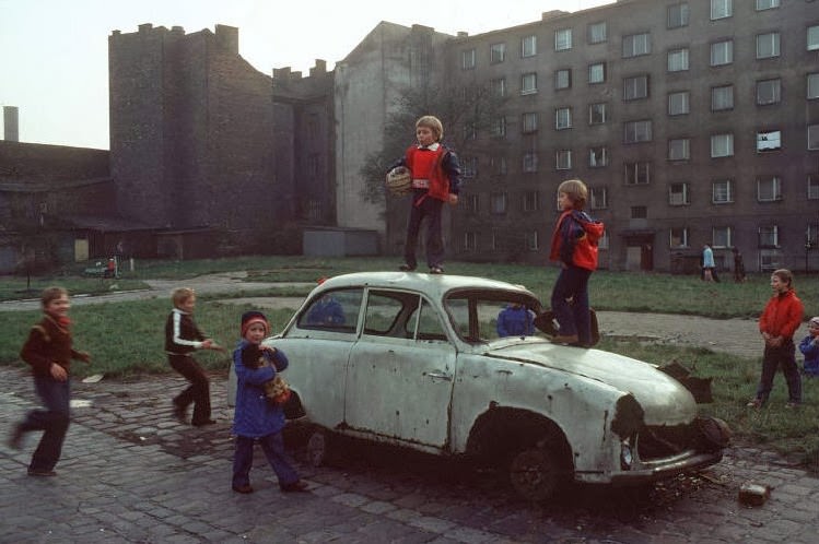 Stunning Vintage Photos Show Life in Poland in the Early 1980s