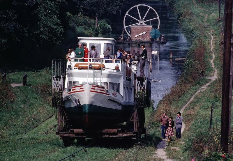 Stunning Vintage Photos Show Life in Poland in the Early 1980s