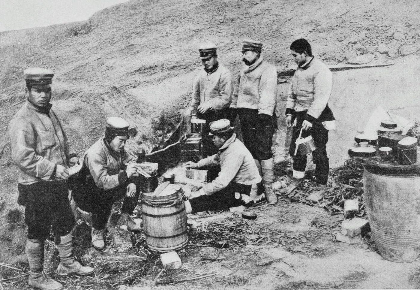 Japanese field kitchen in Sandepu during the Russo-Japanese War, 1900s.