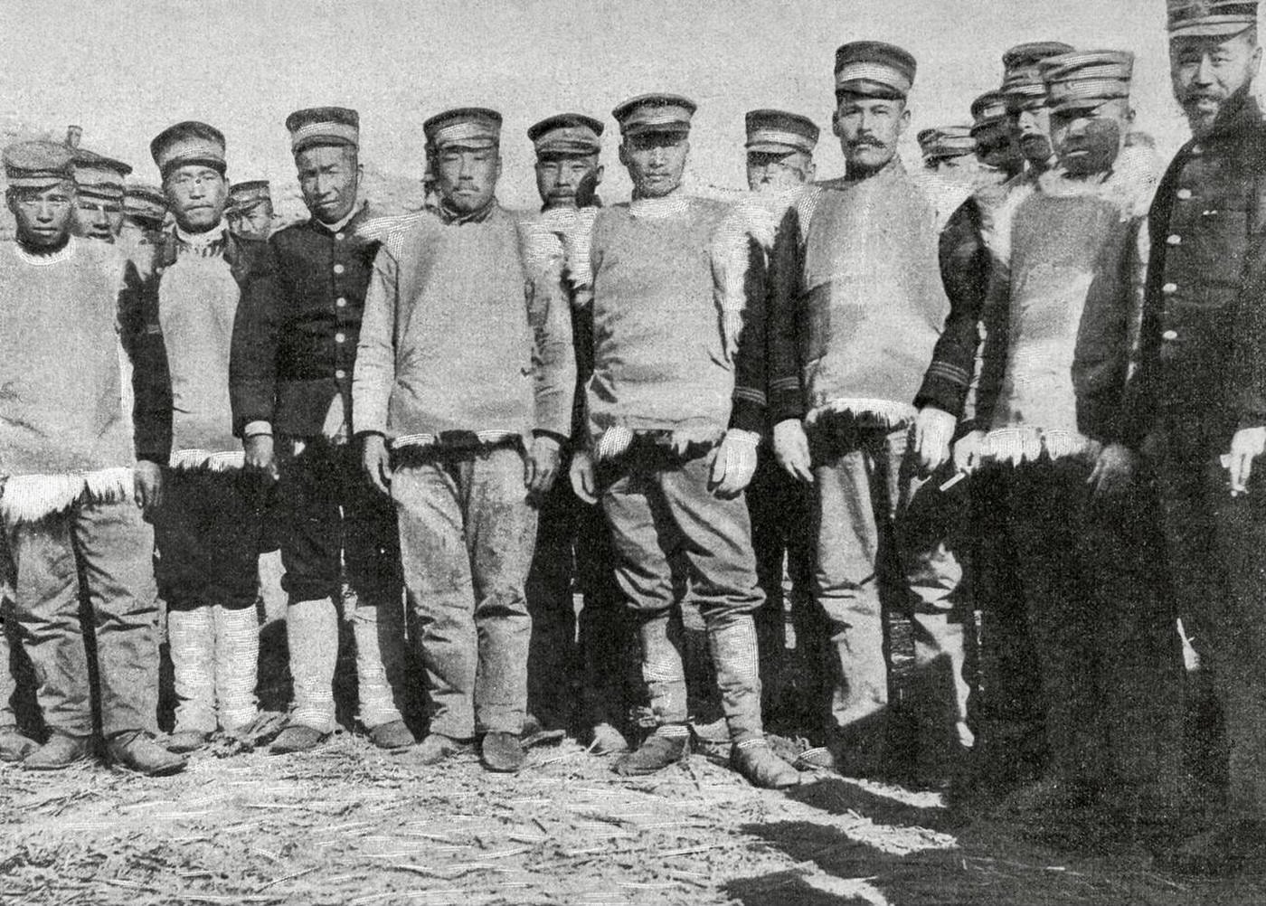 Japanese soldiers of the Cha Ho's army with their winter outfits during the Russo-Japanese War, 1900s.