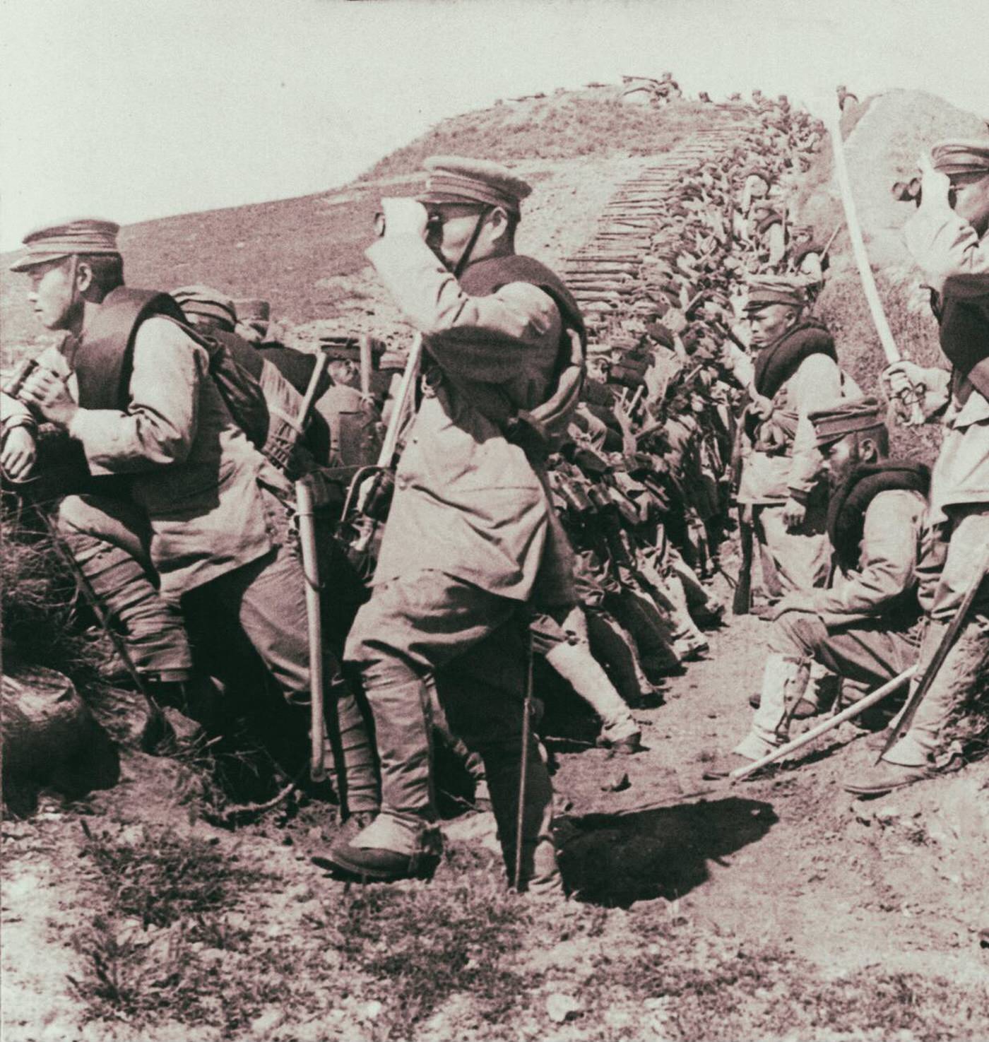 Alert Japanese soldiers near Tehling, Manchuria expecting an attack from Russian cavalry, 1905.