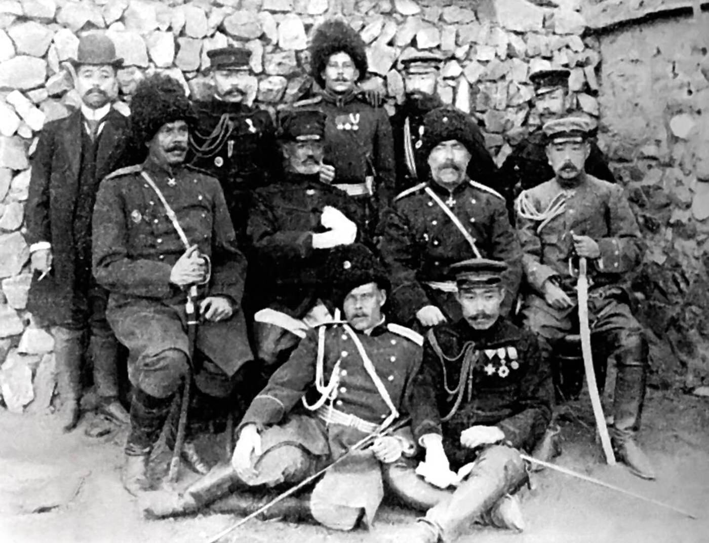 Japanese General Nogi Maresuke and Russian General Anatolii Mikhailovich Stoessel after the capitulation of the Russian forces at Port Arthur (Liaoning) in 1905, during the Russo-Japanese War.