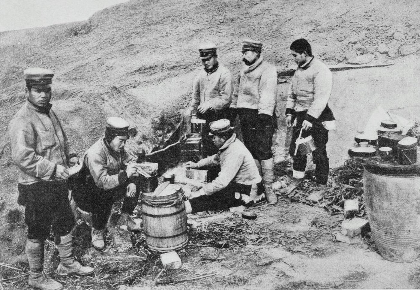 Japanese field kitchen in Sandepu during the Russo-Japanese War, 1900s.