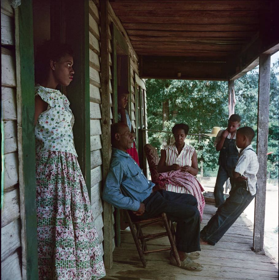 Life Under Segregation in the 1950s American South through the Lens of Gordon Parks