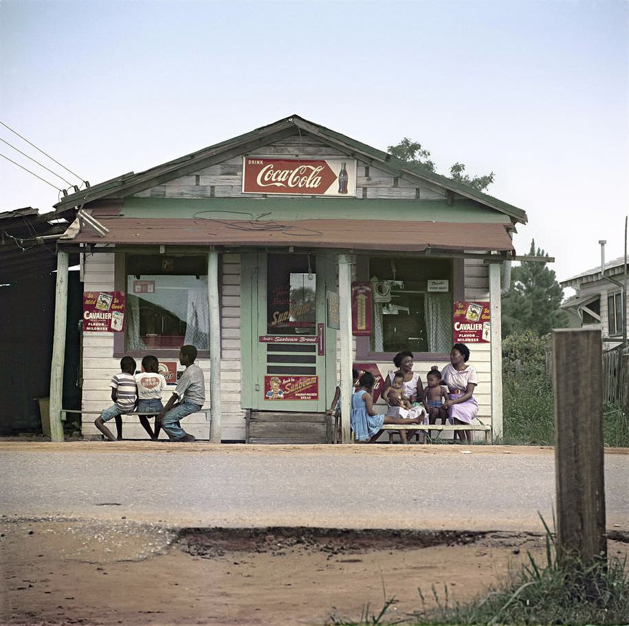 Life Under Segregation in the 1950s American South through the Lens of Gordon Parks