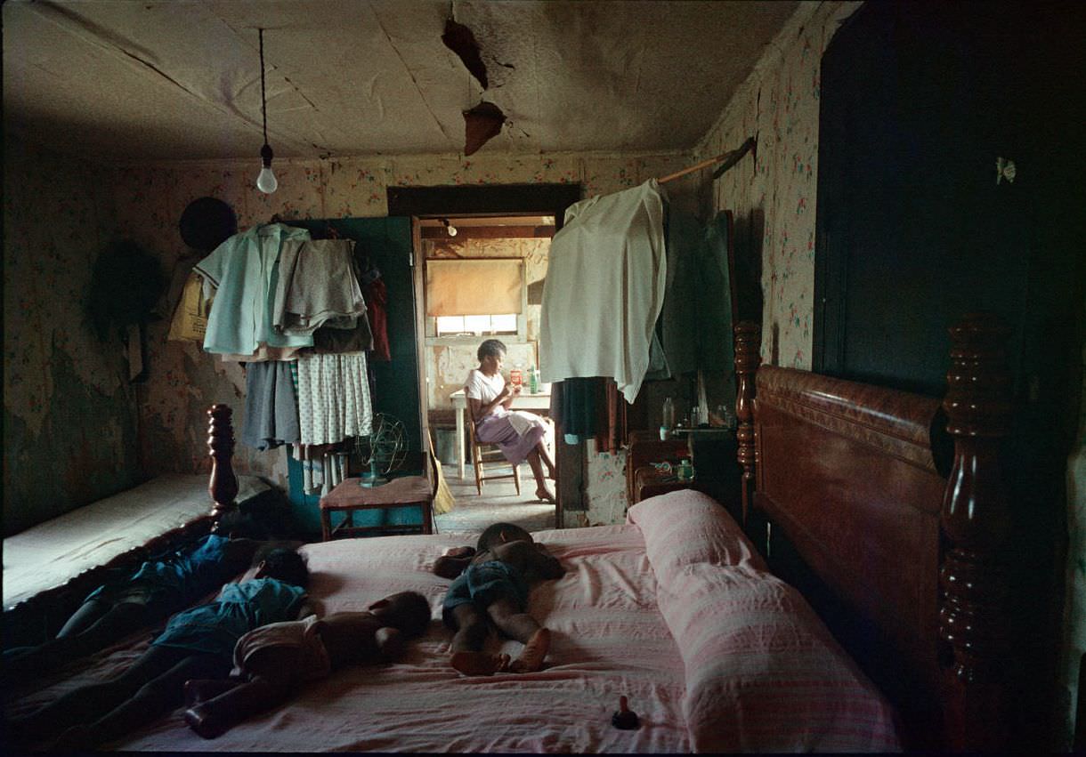 Life Under Segregation in the 1950s American South through the Lens of Gordon Parks