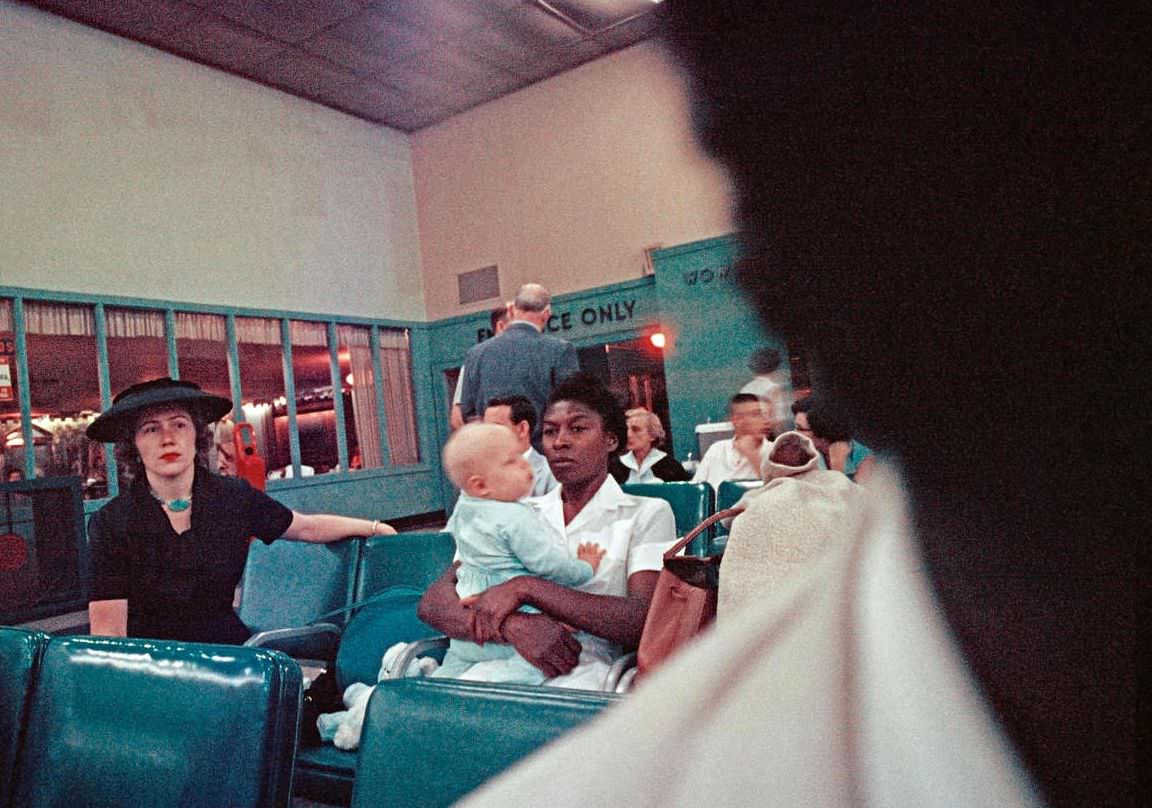 Life Under Segregation in the 1950s American South through the Lens of Gordon Parks