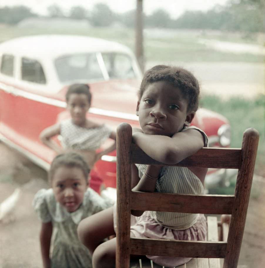 Life Under Segregation in the 1950s American South through the Lens of Gordon Parks