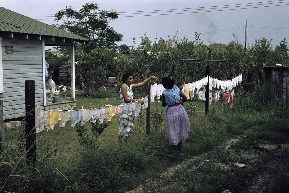 Life Under Segregation in the 1950s American South through the Lens of Gordon Parks