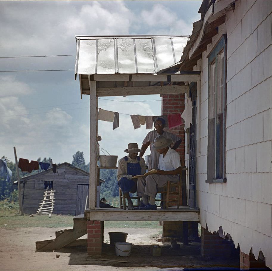 Life Under Segregation in the 1950s American South through the Lens of Gordon Parks