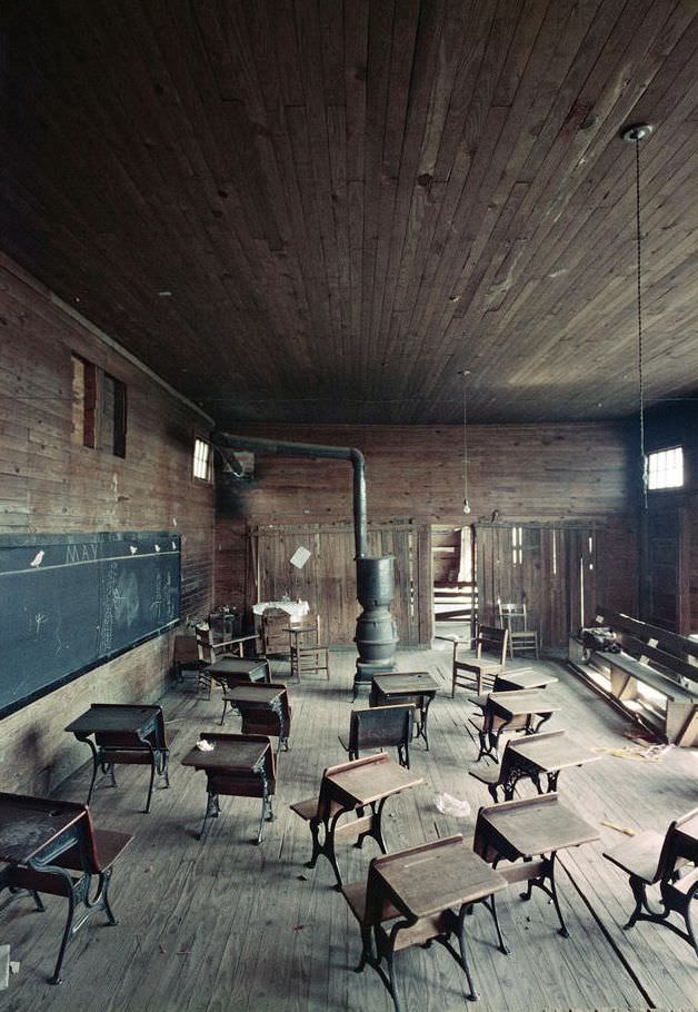Life Under Segregation in the 1950s American South through the Lens of Gordon Parks