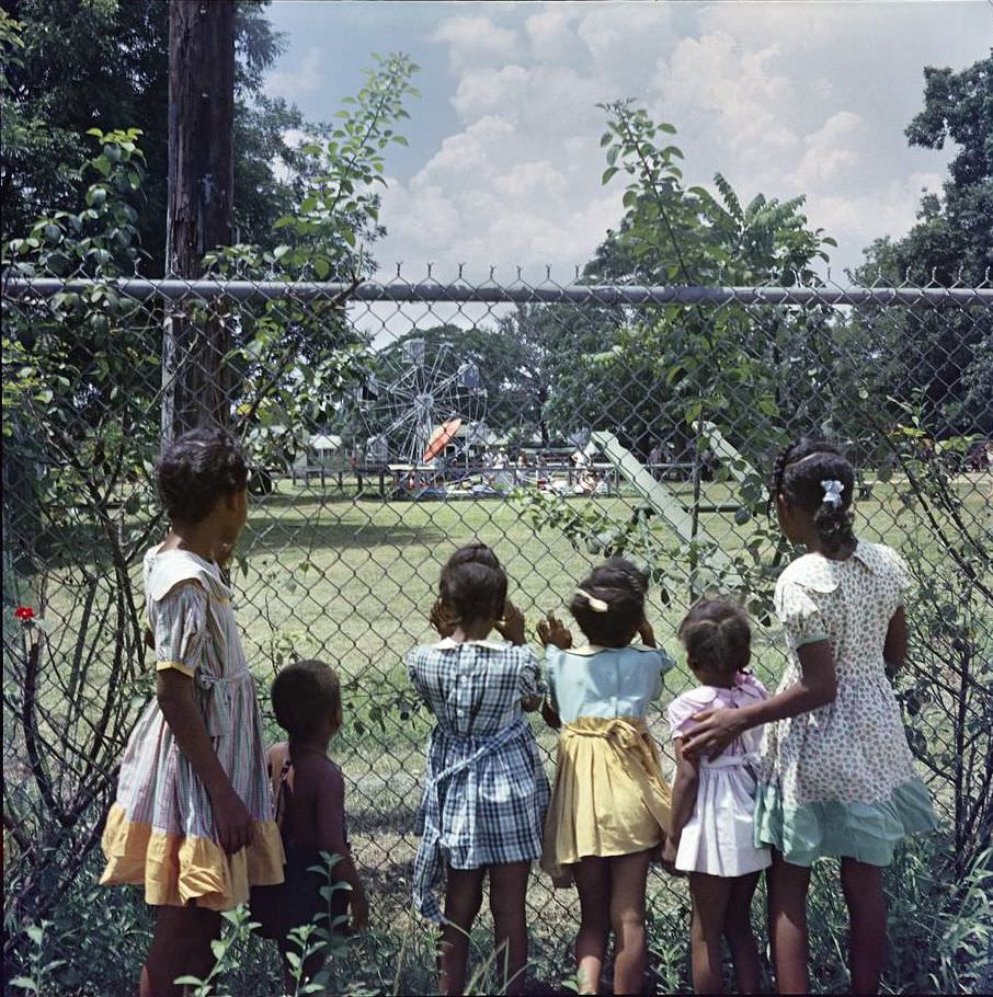 Life Under Segregation in the 1950s American South through the Lens of Gordon Parks