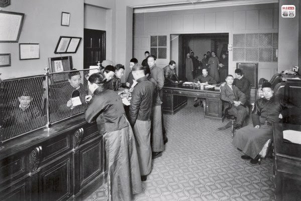 Due to the needs of trade communications and the development of telegraph technology, Shanghai’s banking business developed quickly, already becoming one of the Far East’s financial hubs by the start of the 20th century. Photo is of 1913, inside the International Savings Society on Shanghai’s Avenue Edward (today’s Yan’an East Road). The International Savings Society was established by the French in October 1912, where it operated until 1937 when it was outlawed by the Nationalist government.