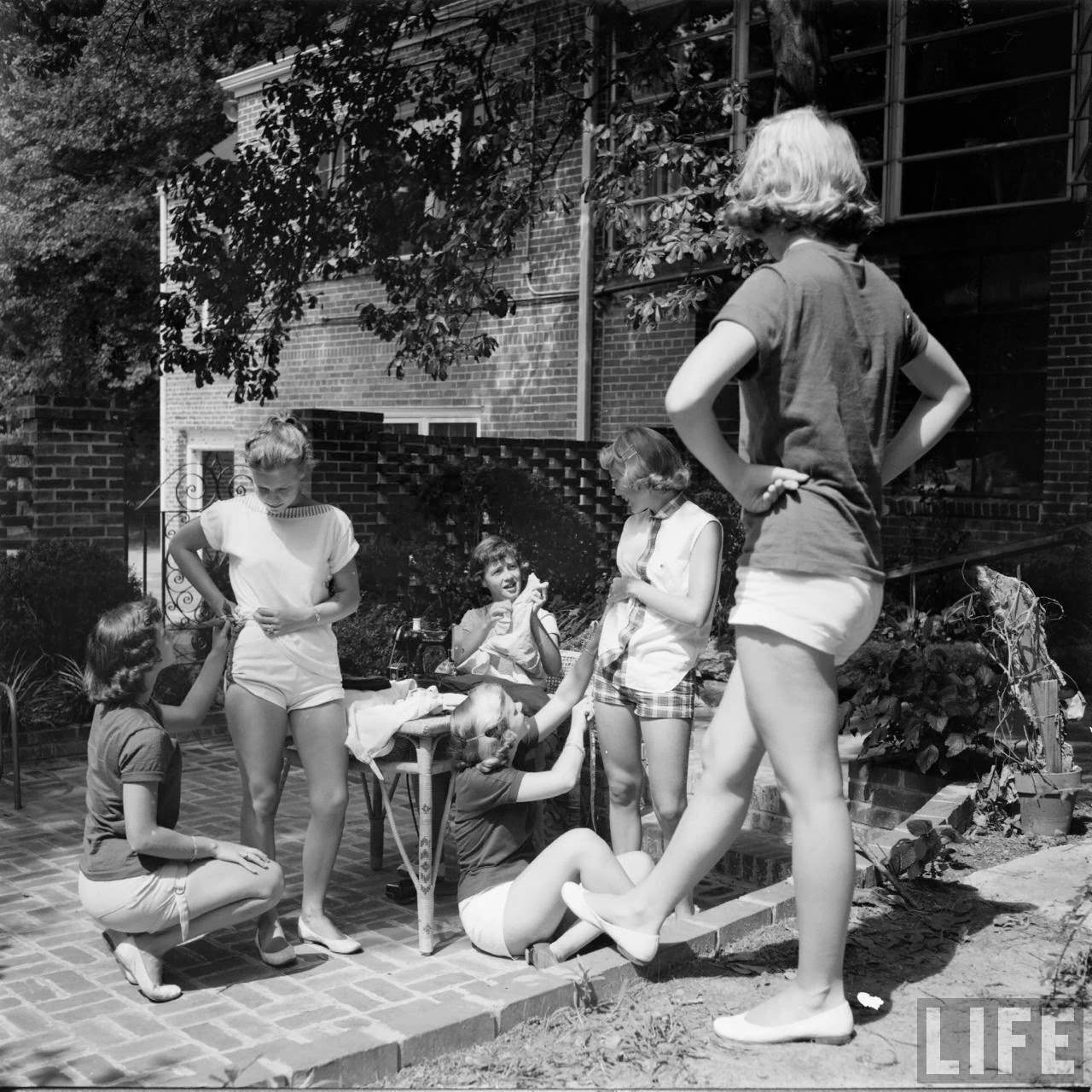 A Fashion Rebellion: The Rise of the High-Waisted Short Short in 1950s America