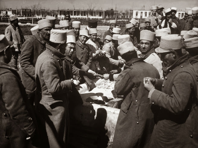 South of Homs, men of the Tunisian infantry prepare to eat.