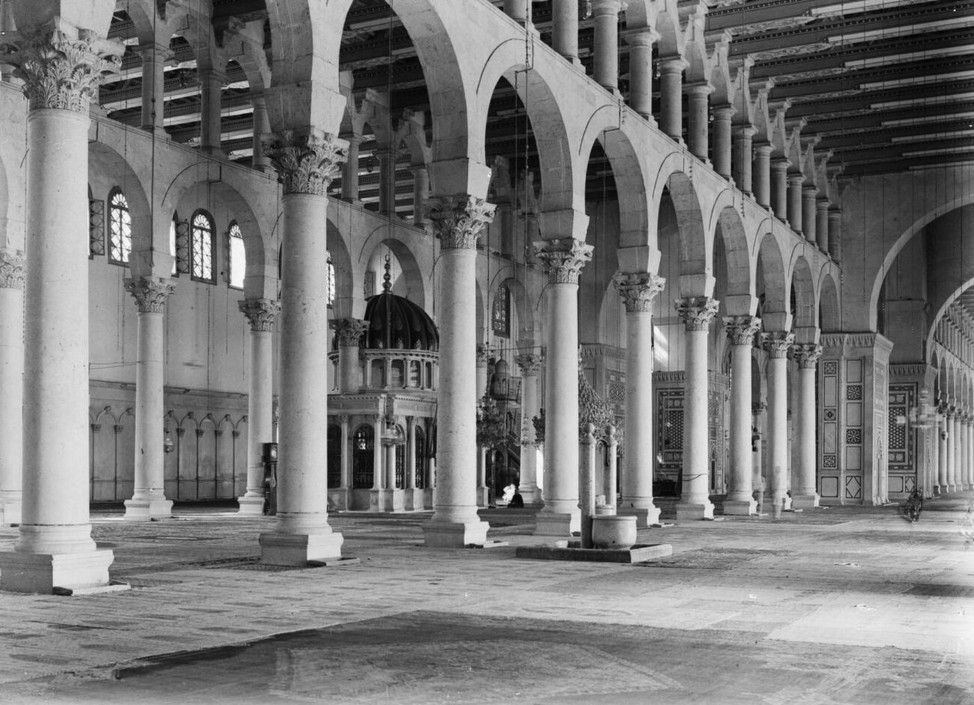 North aisle interior view of the Ommayad Mosque in Damascus, 1940s.