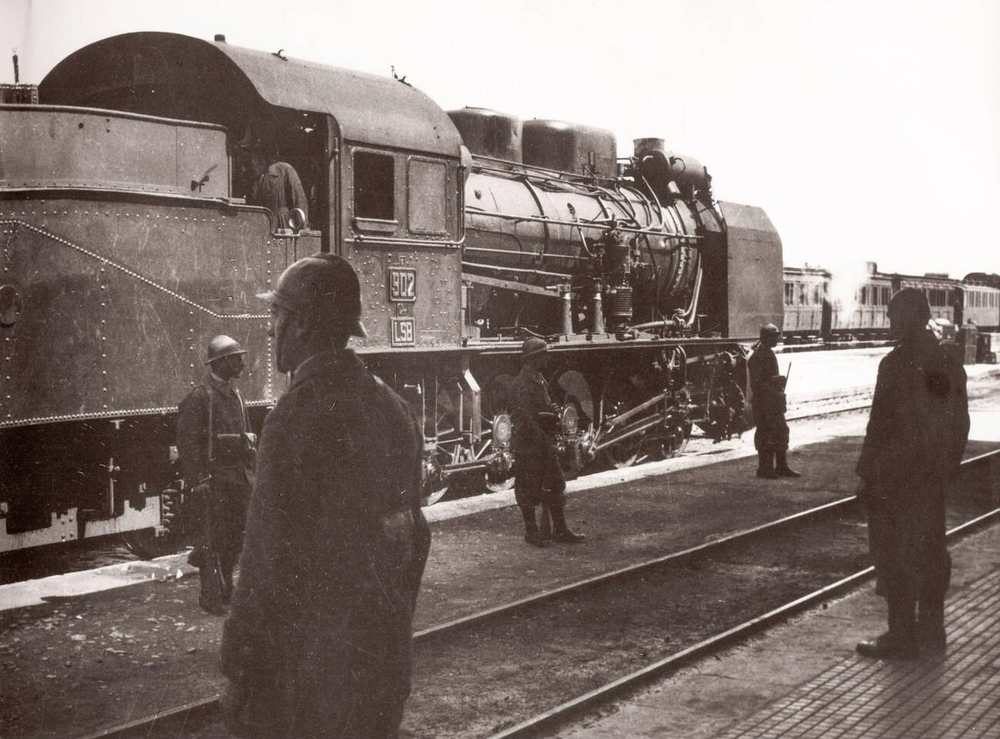 Refugees from Europe on the Taurus Express train in Syria, 1943.