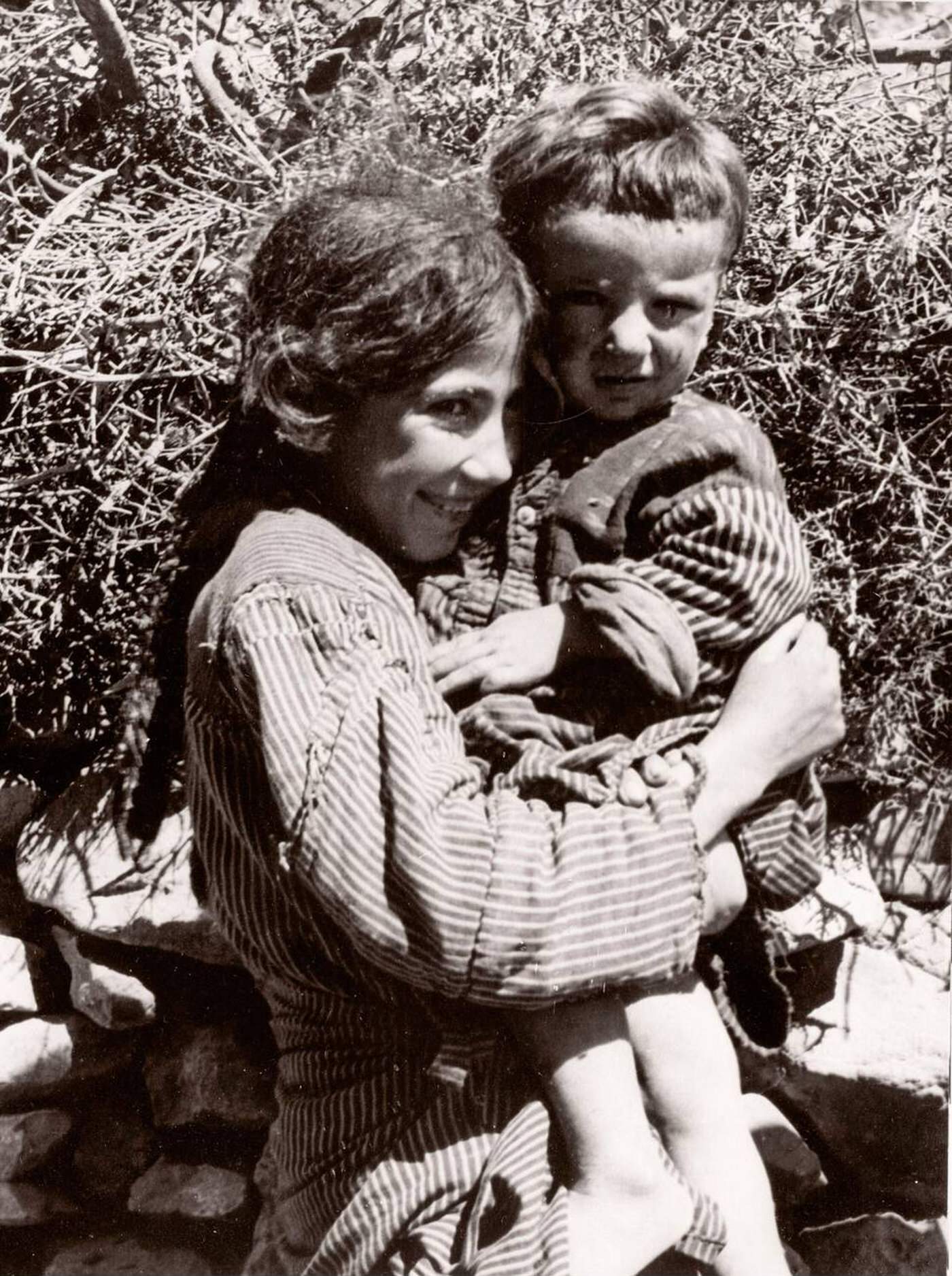 British military office treats Kurdish people along the Syria-Turkey border, 1943.