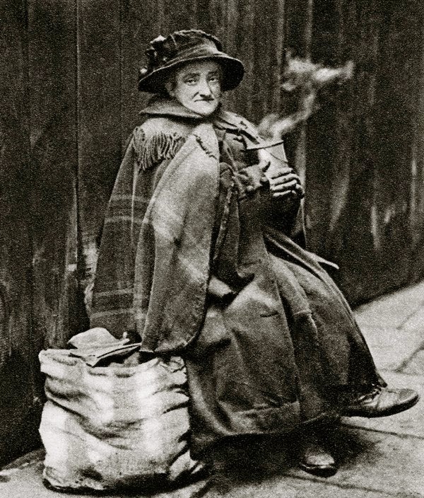 Old woman who inhabited the alleys off Fleet St