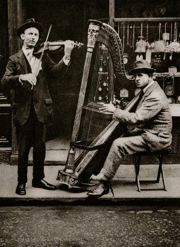Wandering Harpist